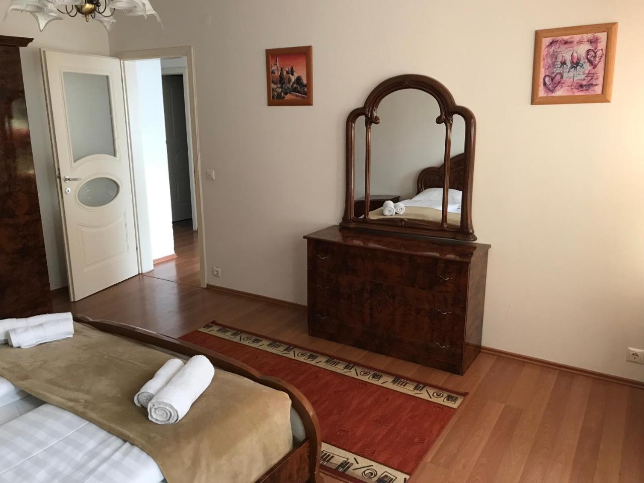โลตัส อพาร์ตเมนต์ อิน นยีเรกิฮาซา Apartment นีเรกฮาซา ภายนอก รูปภาพ