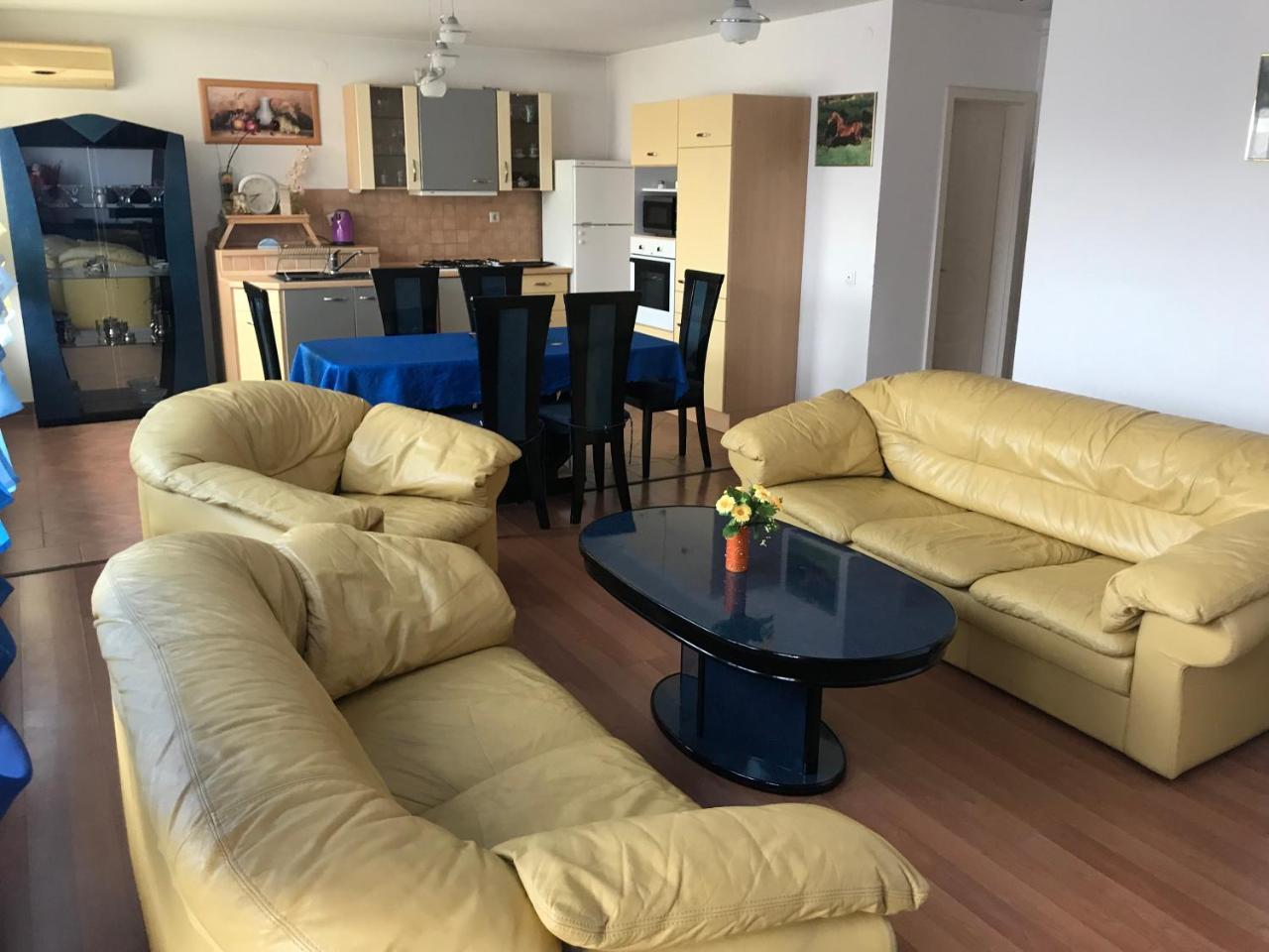 โลตัส อพาร์ตเมนต์ อิน นยีเรกิฮาซา Apartment นีเรกฮาซา ภายนอก รูปภาพ